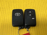 スマートキーはカバンやポケットから取り出すことなく、ドアのロックアンロックやエンジンの始動が出来ます!