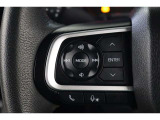 ステアリングスイッチ付きなのでオーディオの操作が手元で出来て便利ですね!