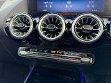 メルセデス・ベンツの定める厳しい基準をクリアしたお車のみをご案内させて頂きます。納車前整備はメーカー規定に基づき最大100項目にも及ぶ点検を熟練のメカニックによって行いご納車させて頂きます。