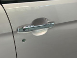 品質へのこだわり!フロアマットやシートなど車内をキレイに清掃し、ニオイや汚れなどを徹底的にクリーニングしてもらっております。室内はピカピカです☆