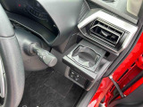 運転席にはドリンクホルダーを装備。収納スペースもあり使い勝手の良い設計です!