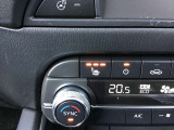 運転席、助手席シートヒーター付きで寒い朝もあったかです。