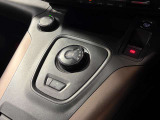 シフトレバーも操作性良く出来ています。運転しながらドライブモードを切り替え可能です。
