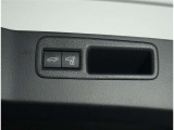 パワーバックドア装備!リヤゲートのスイッチを押すだけでバックドアが閉まります!運転席周りからも開閉の操作ができます♪