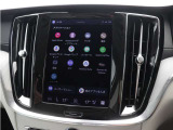 Google搭載のボルボなら、車内にいながら多彩なデジタルライフをお楽しみいただけます。Google Playから必要なアプリをダウンロードして、有意義な移動時間を楽しみましょう。