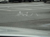 カラーヘッドアップディスプレイ付き。少ない視線移動で情報を確認できるので、運転の疲労軽減に繋がりますよ♪
