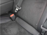 ◆ISOFIX◆シートベルトいらずでチャイルドシートと固定金具を連結するだけでガッチリ固定できます。