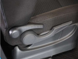 ◆シートハイトアジャスター◆運転席を上下に高さ調節ができます!運転ポジションを体格に合わせてシート調整できます。