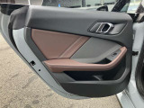 BMWはドアが分厚いです。衝突によりドアがつぶれてしまった場合にも外からいち早くドアを開けれるよう考えられています。数十秒の救出の遅れが命につながりかねない場合、こういった配慮が重要なポイントです。