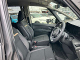 運転席まわり◆運転席からの視界が左右に広く隅々まではっきりと見渡せます!クルマの前端も把握しやすく安心して運転できます!