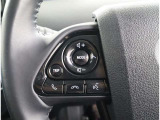 ステアリングスイッチ付き。前方から目を離すことなく操作することが可能です。