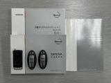 キーをバックやポケットに入れたまま、ドアリクエストキーを押すだけ開閉する、便利なインテリジェントキー2個とリモコンエンジンスターターが付いております。