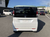 後部座席はプライバシーガラスとなっています。座っている人や置いてある荷物が見えにくくなっているのでプライバシーの確保が出来ます。ぜひ見て確認してみて下さい