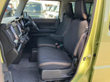 運転席からの視界が広く、運転操作がしやすい設計です。スムーズな操作で、安全で快適なドライブをサポートします。