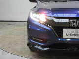 LEDヘッドライト。省電力で明るく遠くまで夜道や雨天時などの安心感を高めます。点灯の瞬間から光量を放つLEDの特性により、トンネルへの進入直後などでも安心感のある視界を提供します。