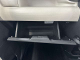 グローブボックス