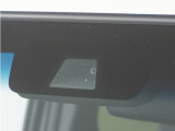 ◆Honda SENSING◆ カメラ等装置で精度の高い検知能力を発揮、安全運転を支援します。ステアリング上のコントローラーに注目!