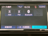 AM・FMラジオやBluetoothなど、利用する音源を画面から選べます。表示された項目を見ながら切り替えられるため、移動中も用途に合わせて活用できます。