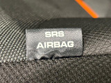 車両側方からの衝撃を緩和するSRSサイドエアバッグ(運転席/助手席)に加えて,SRSカーテンシールドエアバックも標準装備