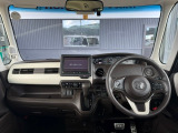 視界を遮らない細いフロントピラー、高いアイポイント、フラットなインパネでクリアな見晴らしで運転していただけます☆