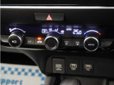フルオートエアコン搭載!好みの温度に設定するだけで、エアコンの風量などを自動でコントロール!快適な車内にしてくれます。