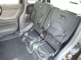 ◆チップアップ&ダイブダウン機構付【ULTR SEAT】は後席座面を左右分割で跳ね上げることができます。トランクで積載できない背の高い荷物をラクラク収納できます。ホンダ車ならではの人気装備です。