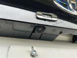 車庫入れもお任せのバックカメラが付いて、後方確認もラクラク♪安全に車庫入れも可能です。便利な機能ですが、バックカメラを過信せず、目視もお忘れなく。