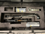ラゲージの下にはジャッキや応急パンク修理セットが備わっています