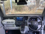 フロントガラスが大きく、ワイドな視界で運転もしやすくなるように、設計されています。