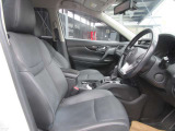 【運転席シート】開口部が広いので乗り降りしやすいです♪