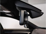 ☆BMWのルームミラーには自動防眩機能が備わっております。後続車のヘッドライトの明るさで幻惑されるのを防止☆