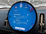 デジタルスピードメーター、航空機のコックピット操作箇所と同じ配色で目が疲れにくいように設計されてます。