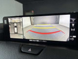 360&deg;ビューモニターでは前後左右4つのカメラ映像をさまざまな走行状況に応じて切り替えてセンターディスプレイに表示することで、駐車時や狭い道でのすれ違い時、見通しの悪い交差点進入時でも安心感を高めます