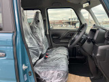 広く快適な運転席です。長距離運転も楽々ですよ!