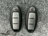 【インテリジェントキー】カバンやポケットに入れたままでもドアの施錠・開錠が可能なスマートキーを装備。スタートボタンのオン・オフ時もカギを取り出す必要がないからとっても便利です♪