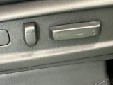 運転席のシートの高さが上下に微調整できるのでちょうどいい高さで運転に余裕が生まれます