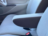 運転席にはアームレストが付いてます☆