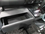 インストスライドボックス ティッシュボックスがまるまる一つ入るボックスです運転席からも開け閉め可能です