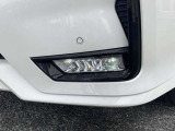 【フォグランプ】豪雨や霧が発生した時に視界を確保したり、対向車に自分の存在をアピールする役割もあります。