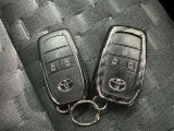 キーを取り出さずにドアを施錠&解錠。クルマの始動も可能です。
