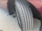 タイヤの溝もご覧の通り。安心してお乗りいただける状態を保っています。Tires are in good condition with plenty of tread for your safety.