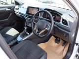 認定中古車保証1年間距離無制限の保証とロードアシスタンスサービスが全車に付帯されています。また、1年間または2年間の延長保証(有償)もご利用いただけます。