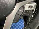 【車線逸脱抑制機能】車線の逸脱の可能性が高いとシステムが判断した場合に、ドライバーに車線逸脱防止方向へのステアリング操作を促し、車両を内側に戻すよう支援します。