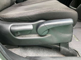 運転席シートアジャスター