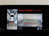 パノラミックビューモニター付きです。車両を上から見たような映像をモニター画面に表示。運転席からの目視では見にくい、車両周辺の状況をリアルタイムでしっかり確認できます。