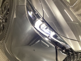 LEDヘッドライト装備!明るい白色光で夜間走行時の高い視認性を確保し、LEDならではの省電力化で低燃費にも貢献しています。
