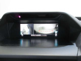 シフトのカメラのスイッチを操作するとこちらの映像が表示されます。シフトをRに入れても自動でこちらに切り替わります。
