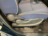 お客様にぴったりなおクルマをお選びいただけますように様々な展示車をご用意致しております!ダイハツの軽自動車だけではなく、他メーカー車やコンパクトカー・ミニバンなども数多く取り揃えております!