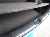 フロアの下にも荷物などを収納できるサブトランクも備えています。荷室内で散らかりがちな荷物を整理整頓なんてのもイイですね♪