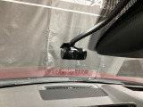 【別途SDカードの購入が必要です。また社外品は保証対象外となります。】運転中の映像・音声などを記録して、交通事故やトラブルが起きた時の正確な状況把握に役立つドライブレコーダーが装着済。